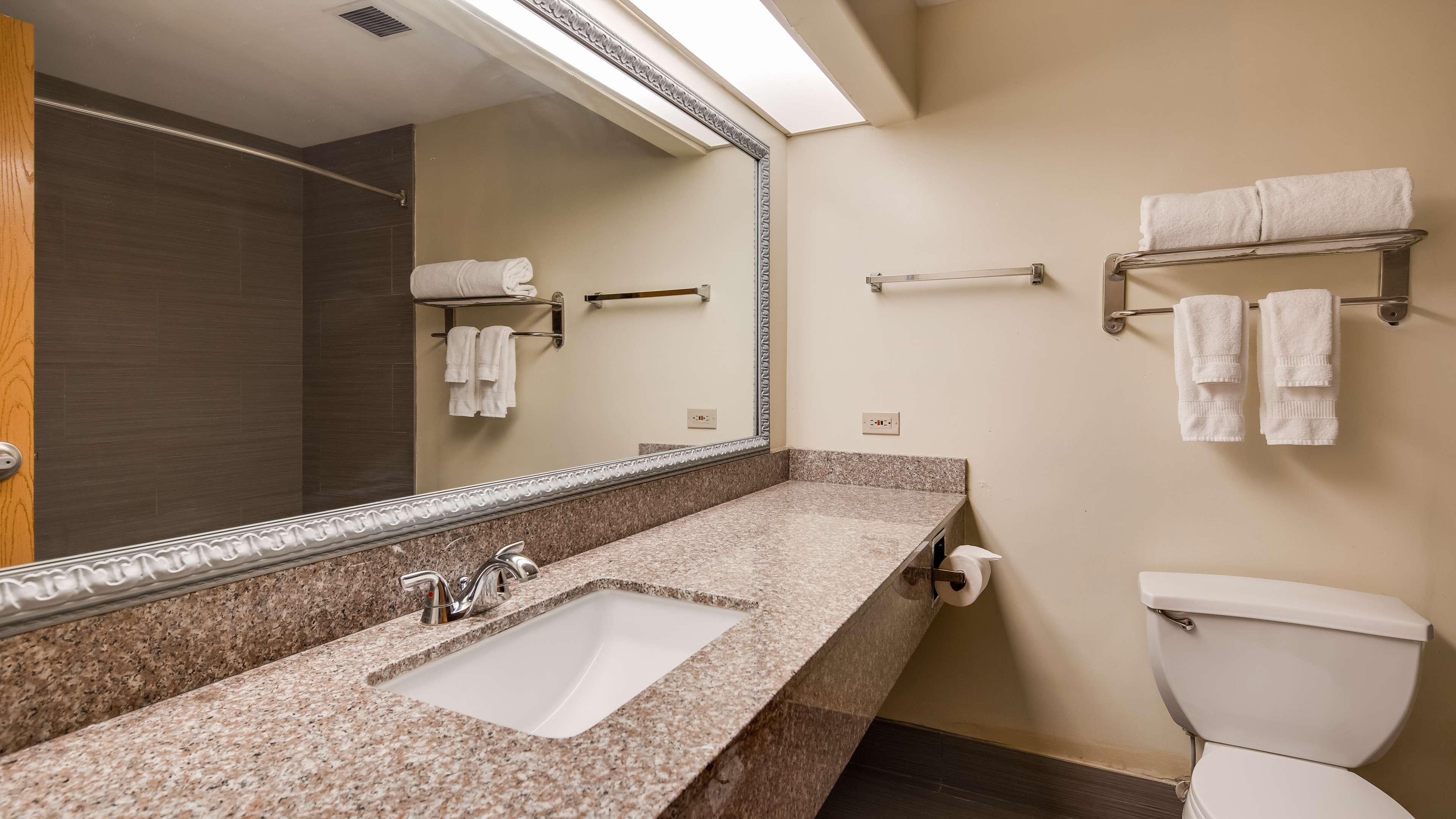 Best Western Rayne Inn Zewnętrze zdjęcie