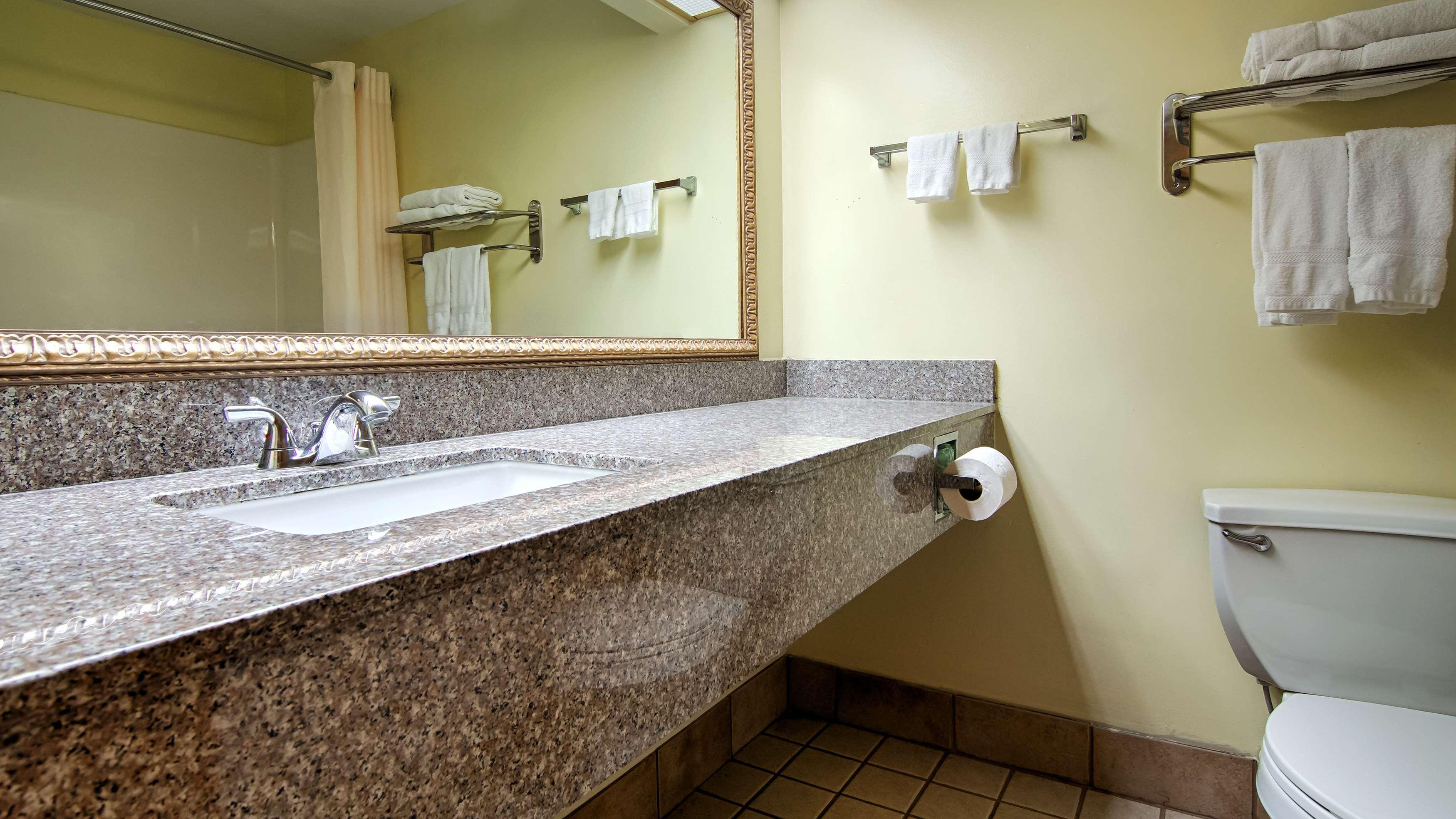Best Western Rayne Inn Zewnętrze zdjęcie
