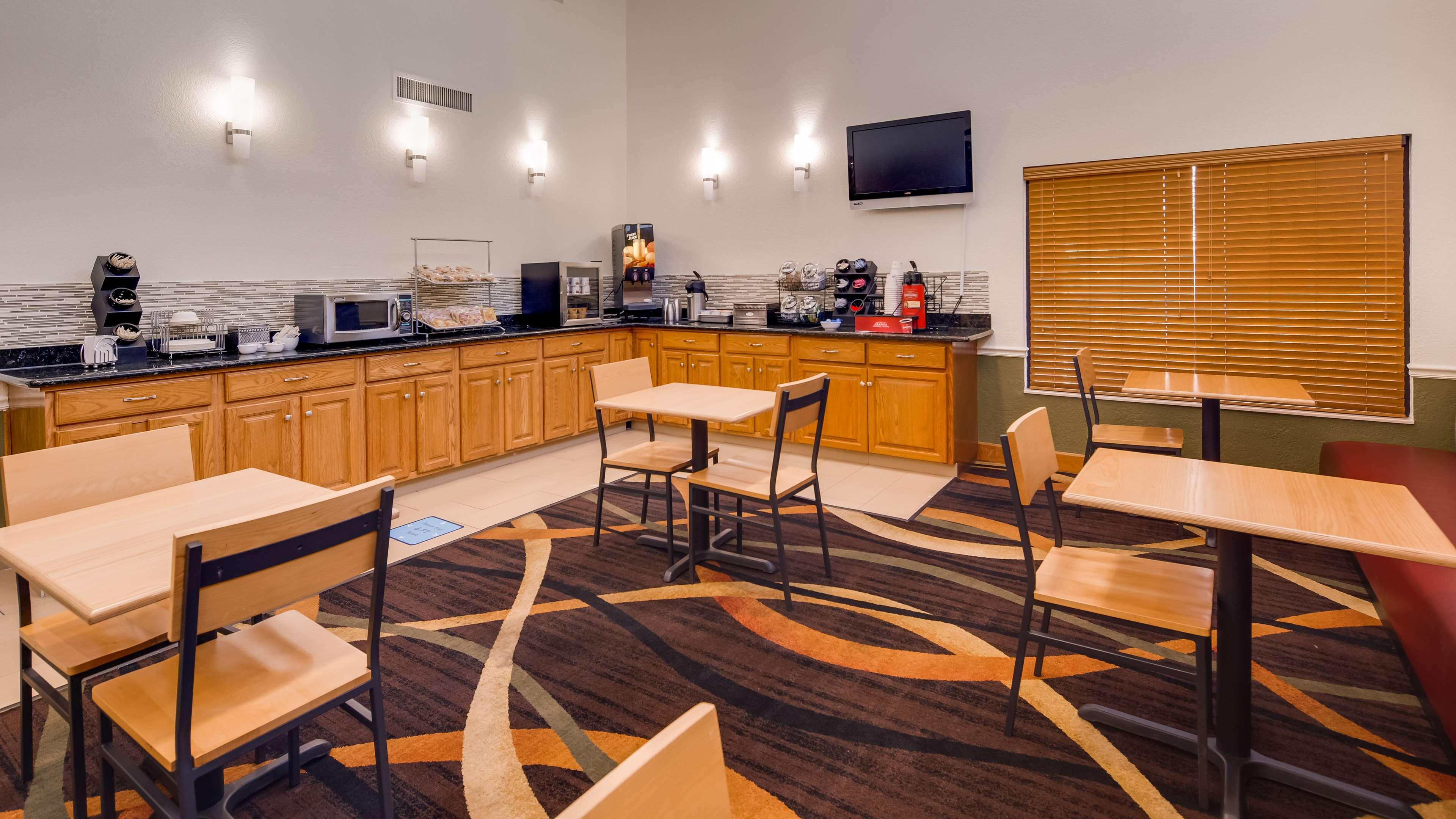 Best Western Rayne Inn Zewnętrze zdjęcie