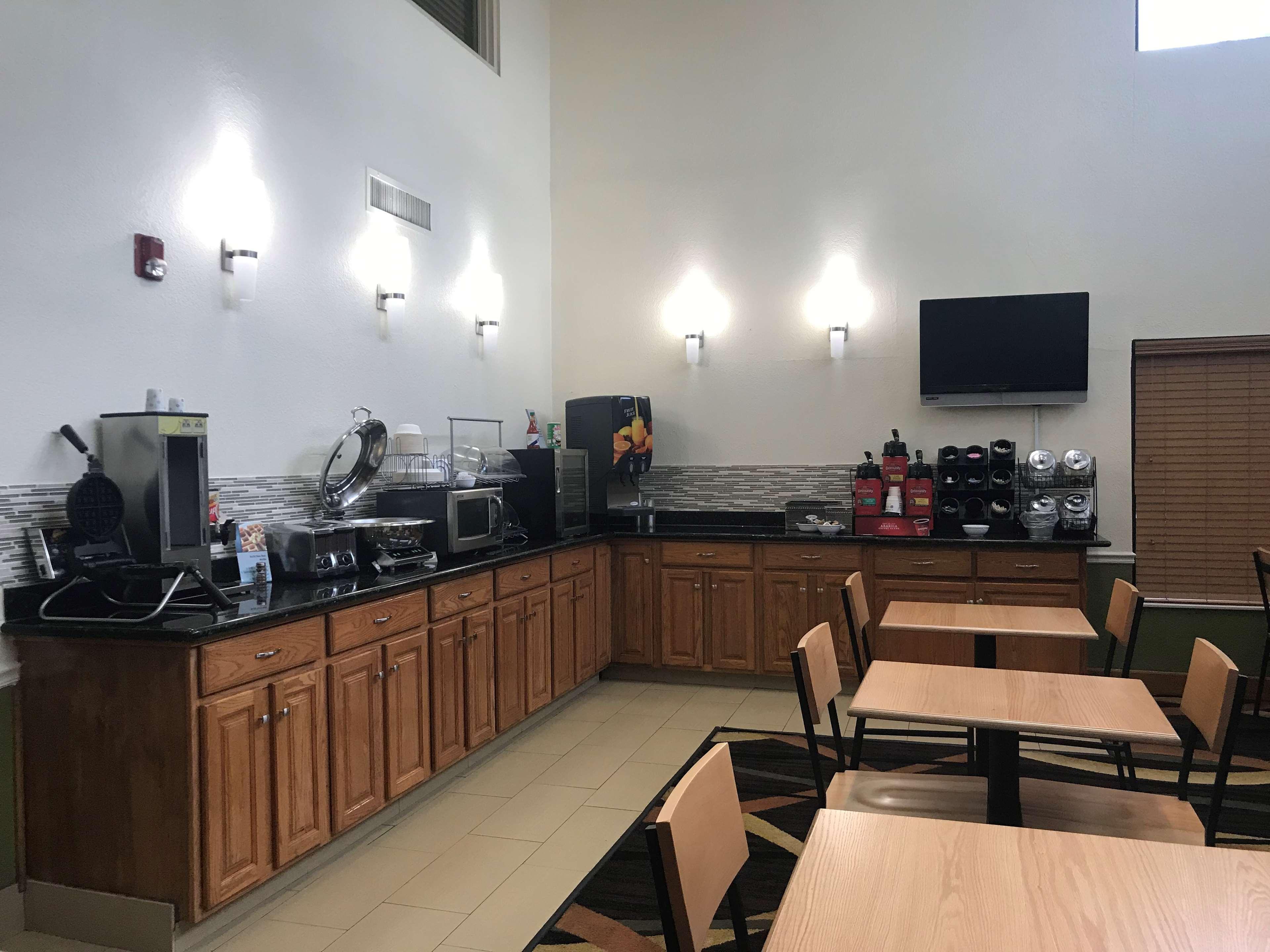 Best Western Rayne Inn Zewnętrze zdjęcie