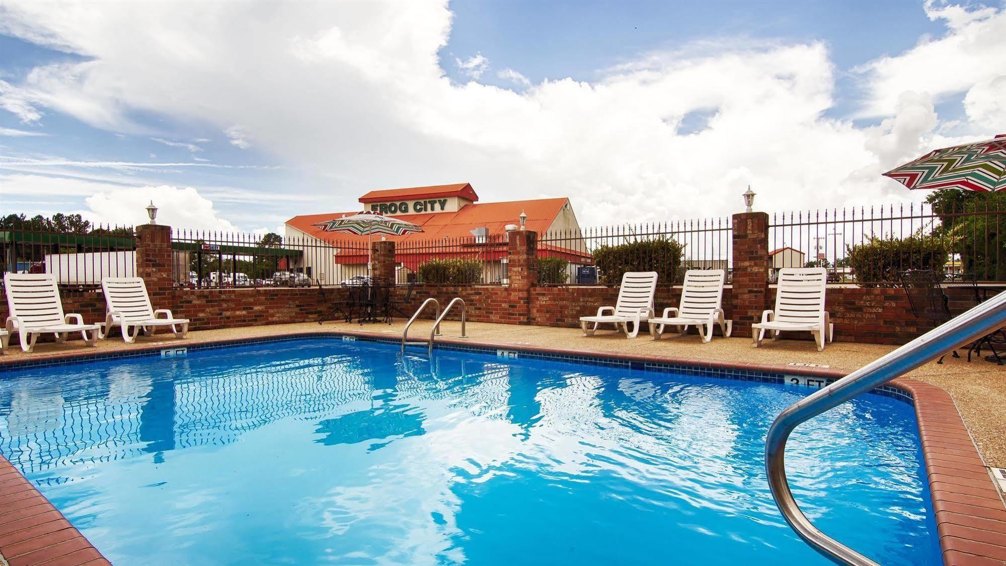 Best Western Rayne Inn Zewnętrze zdjęcie