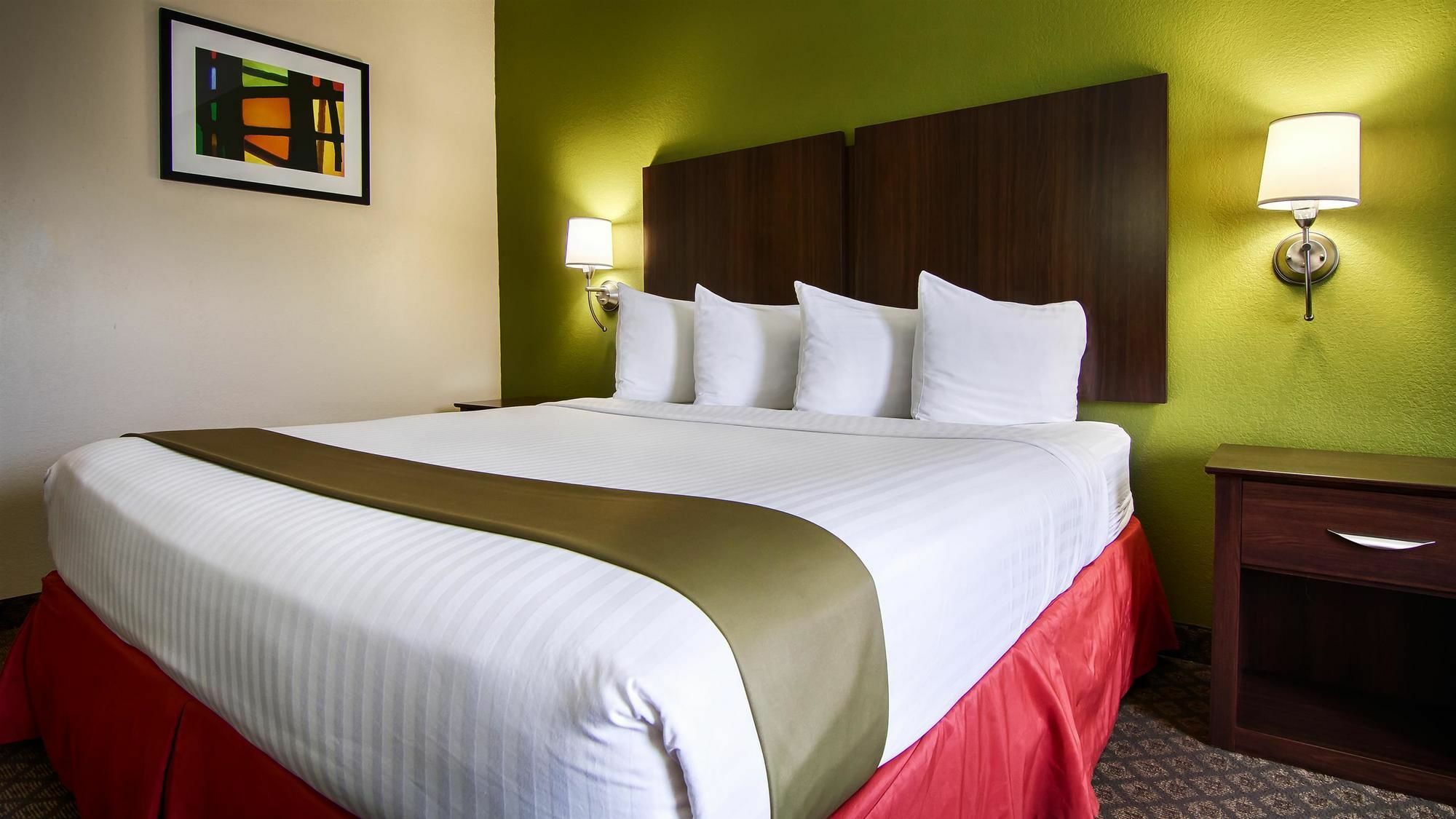 Best Western Rayne Inn Zewnętrze zdjęcie